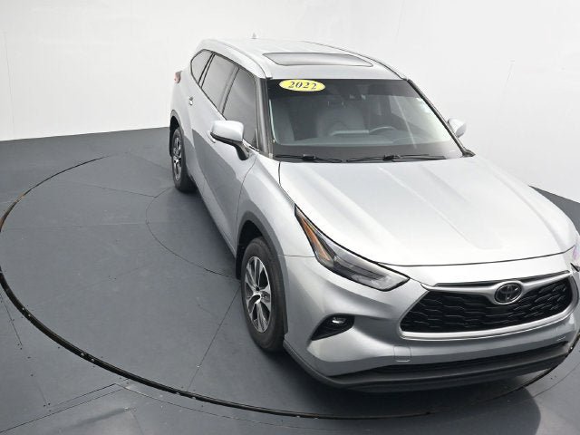 Used 2022 Toyota Highlander XLE AWD/4WD image 25
