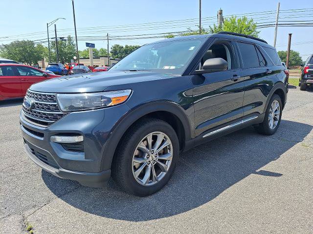 Certified 2023 Ford Explorer XLT w/ Equipment Group 202A AWD/4WD image 3