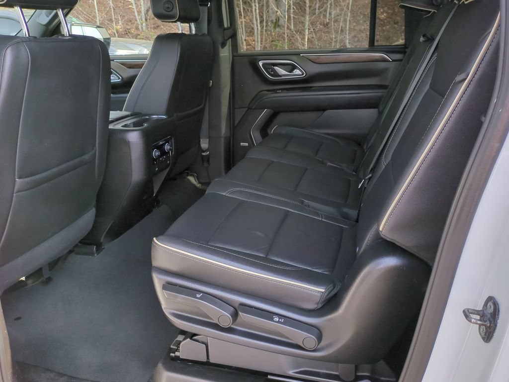 Used 2024 Chevrolet Suburban Premier RWD image 18