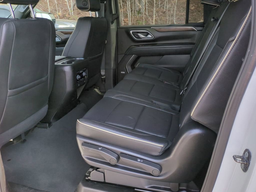 Used 2024 Chevrolet Suburban Premier image 18