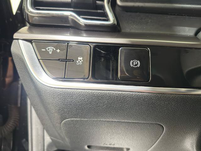 Used 2023 Kia Sportage EX FWD image 12
