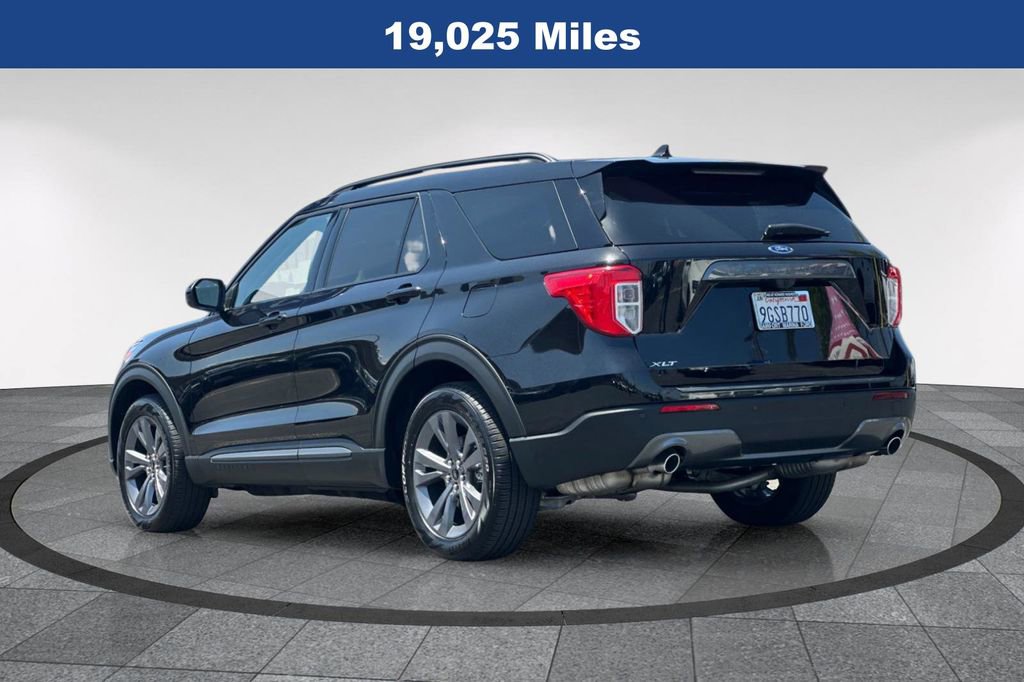Certified 2023 Ford Explorer XLT w/ Equipment Group 202A RWD image 8