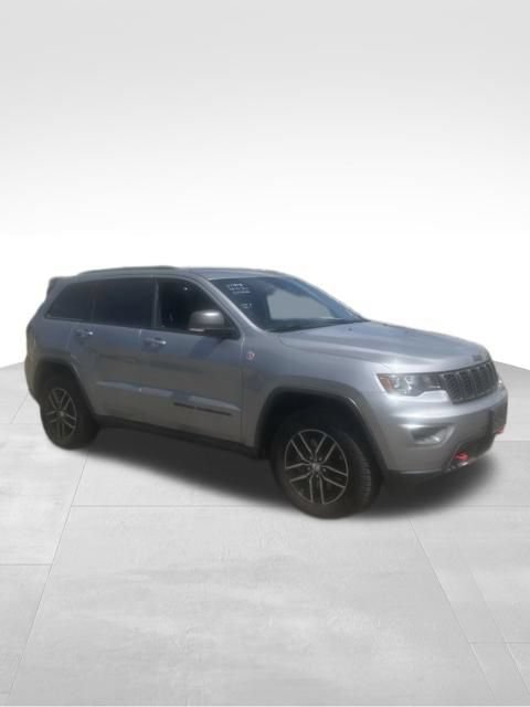 Used 2017 Jeep Grand Cherokee Trailhawk AWD/4WD image 7