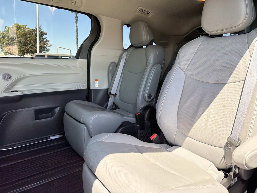 Used 2022 Toyota Sienna Limited AWD/4WD image 20