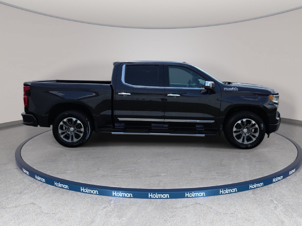Used 2024 Chevrolet Silverado 1500 High Country w/ Z71 Off-Road Package AWD/4WD image 4