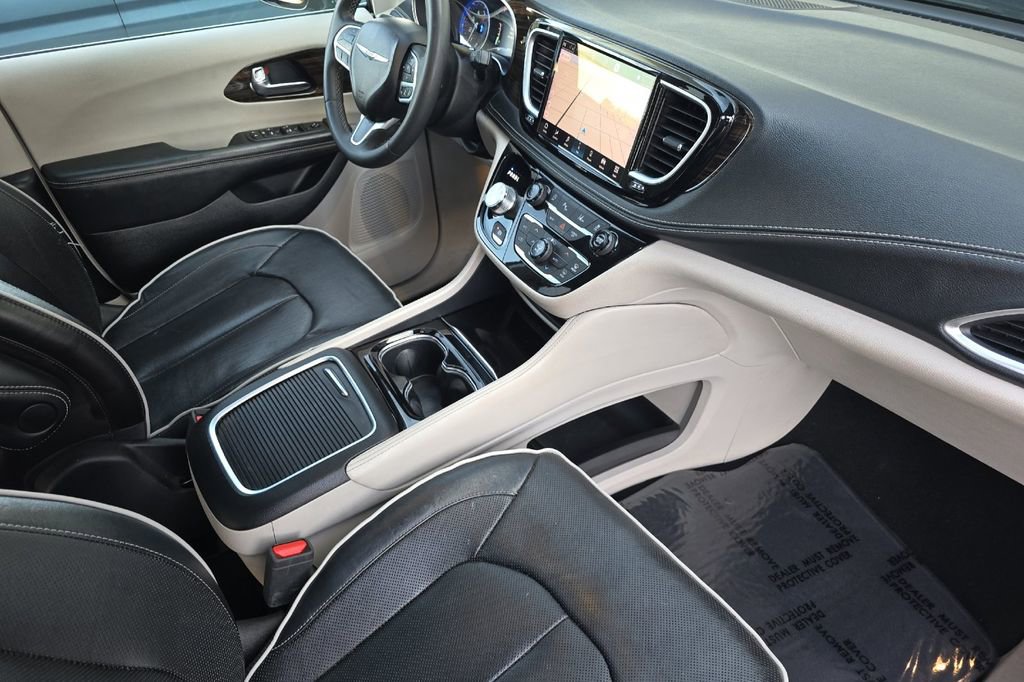 Used 2023 Chrysler Pacifica Limited FWD image 16