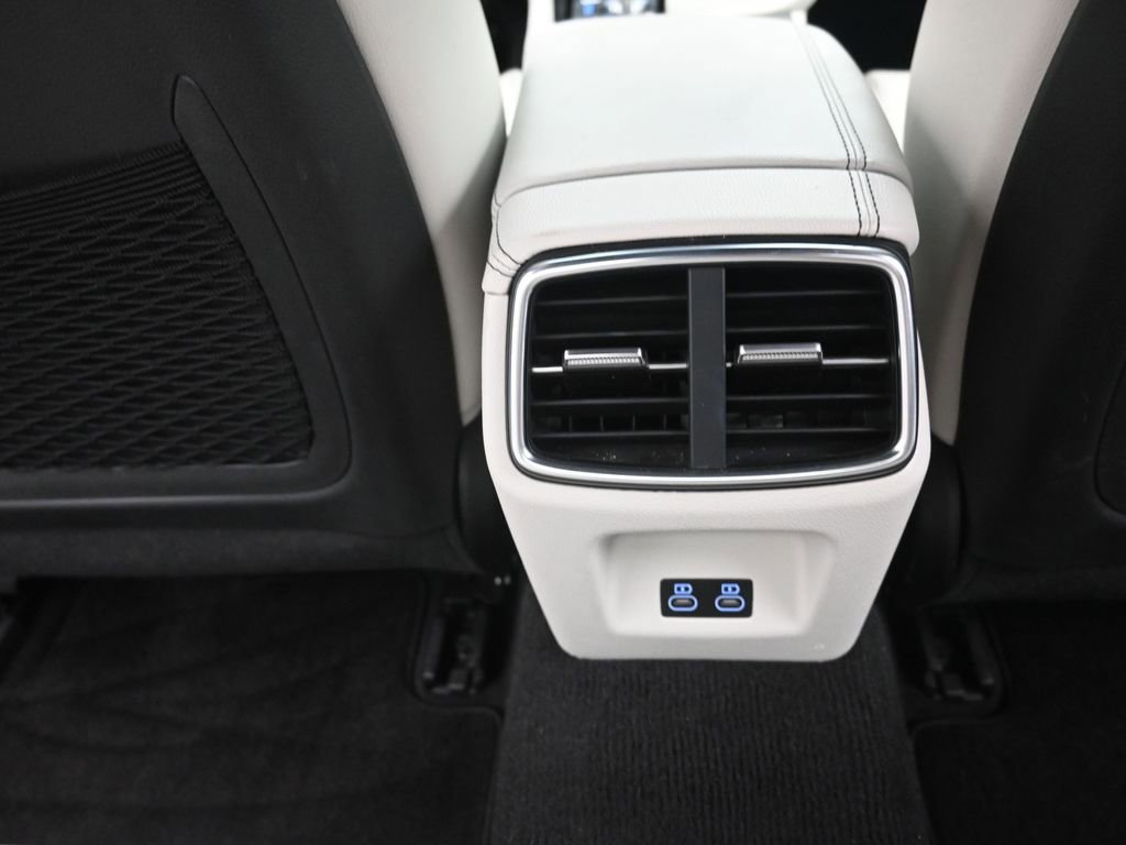 Used 2025 Genesis G70 2.5T image 20