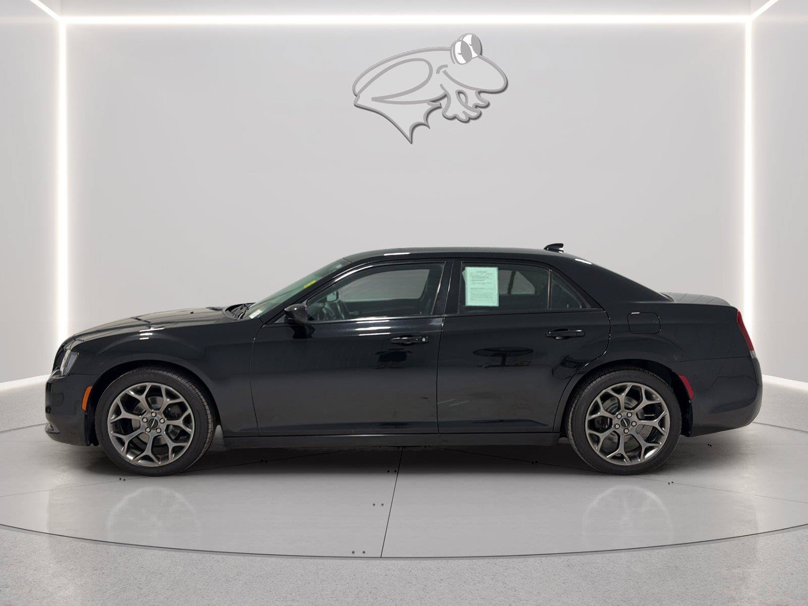 Used 2018 Chrysler 300 Touring w/ Sport Appearance Package RWD image 2