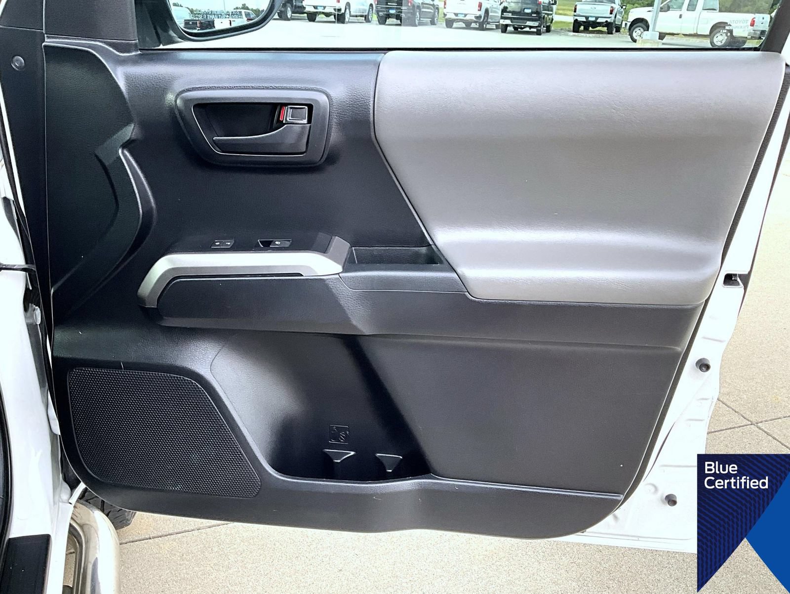 Used 2019 Toyota Tacoma SR5 AWD/4WD image 17