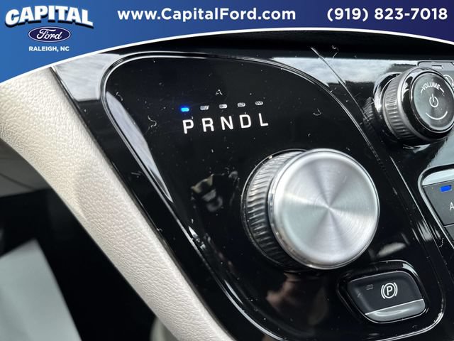 Used 2024 Chrysler Pacifica Touring-L FWD image 29