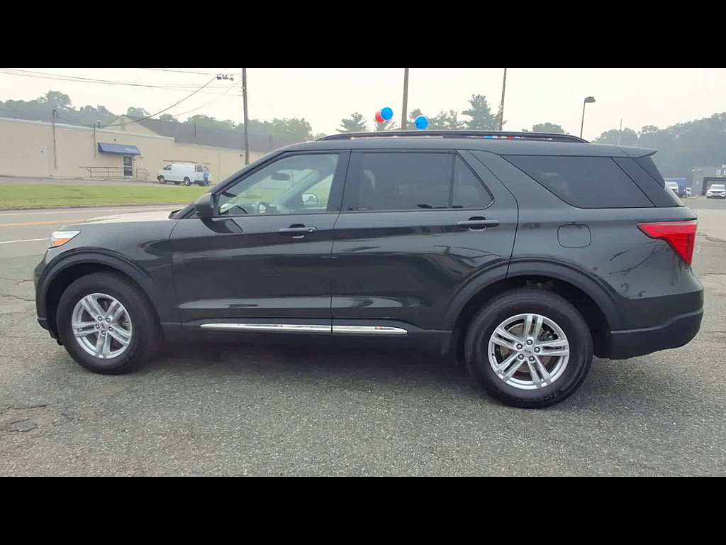 Certified 2023 Ford Explorer XLT w/ Equipment Group 202A AWD/4WD image 5
