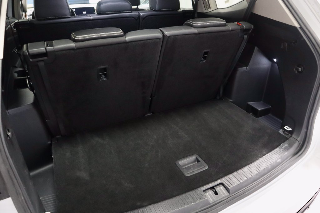 Used 2025 Volkswagen Atlas SE AWD/4WD image 15