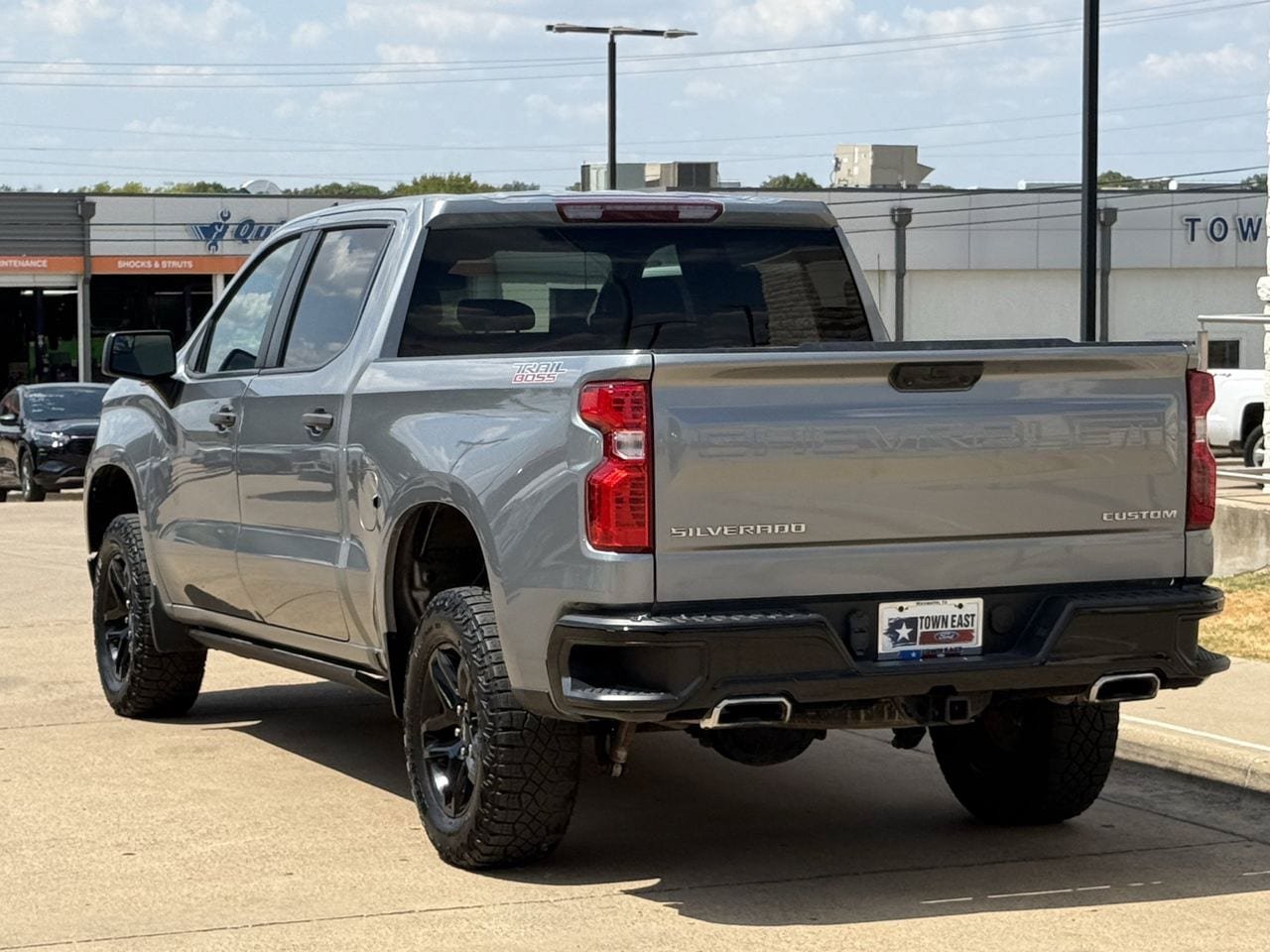 Used 2023 Chevrolet Silverado 1500 Custom Trail Boss AWD/4WD image 5