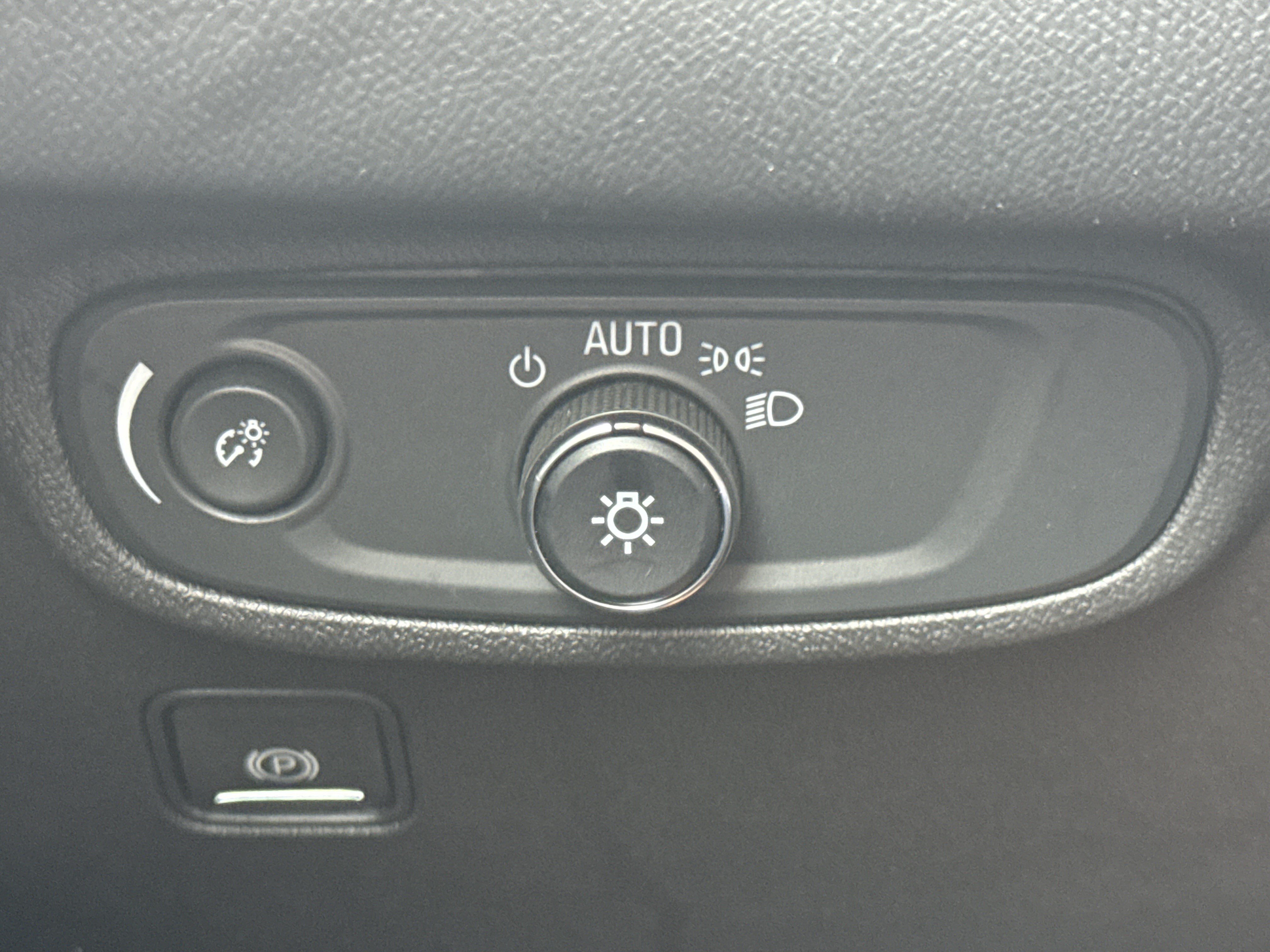 Used 2021 GMC Terrain SLE w/ Driver Convenience Package FWD image 22