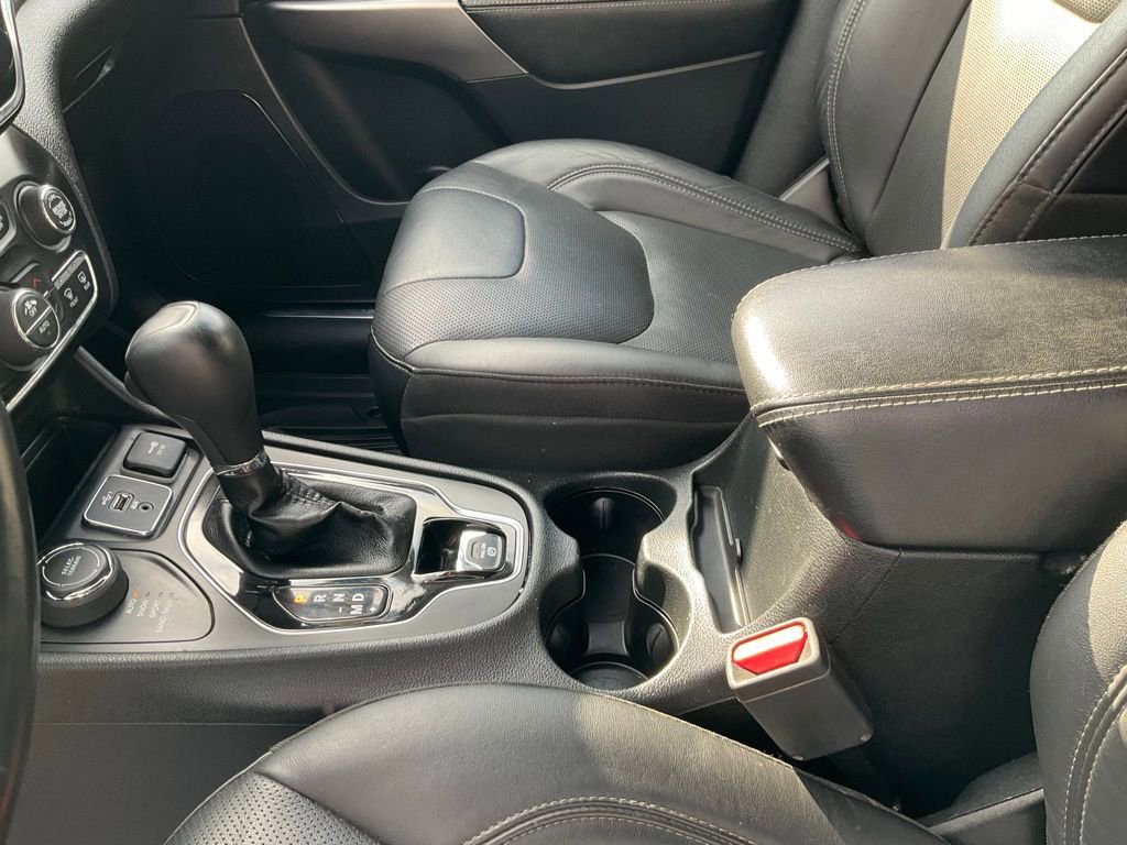 Used 2019 Jeep Cherokee Limited image 14