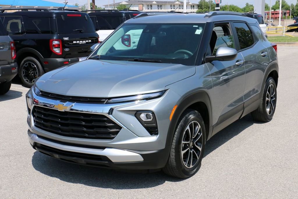 Used 2026 Chevrolet TrailBlazer LT w/ Driver Confidence Package FWD image 2