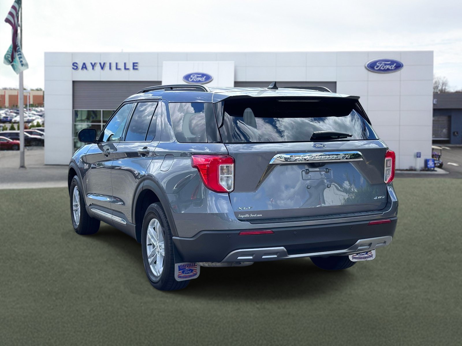 Certified 2024 Ford Explorer XLT w/ Equipment Group 202A AWD/4WD image 4