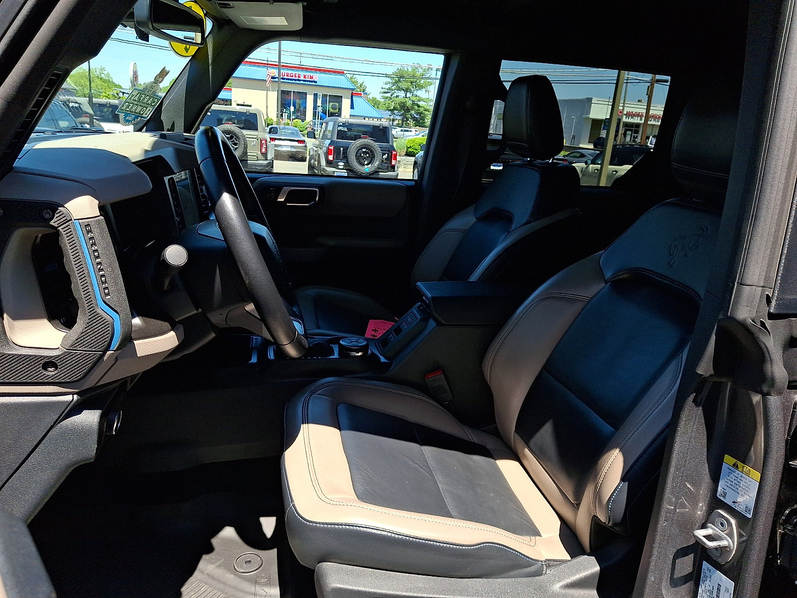 Certified 2023 Ford Bronco Wildtrak AWD/4WD image 15