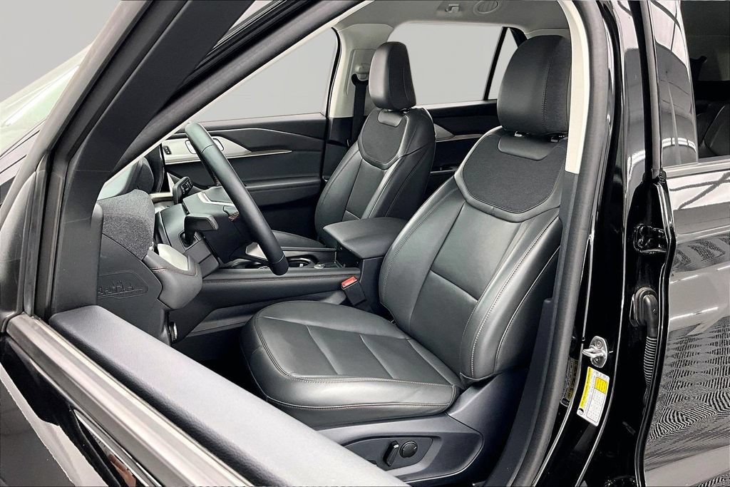 Certified 2025 Ford Explorer Active w/ Active Comfort Package AWD/4WD image 25