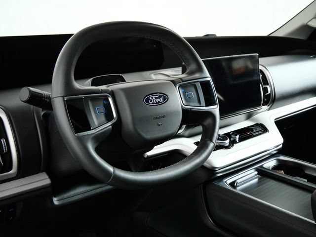 Certified 2025 Ford Expedition Active AWD/4WD image 21