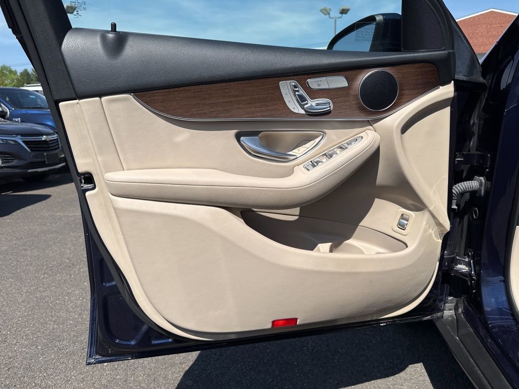 Used 2021 Mercedes-Benz GLC 300 4MATIC image 14