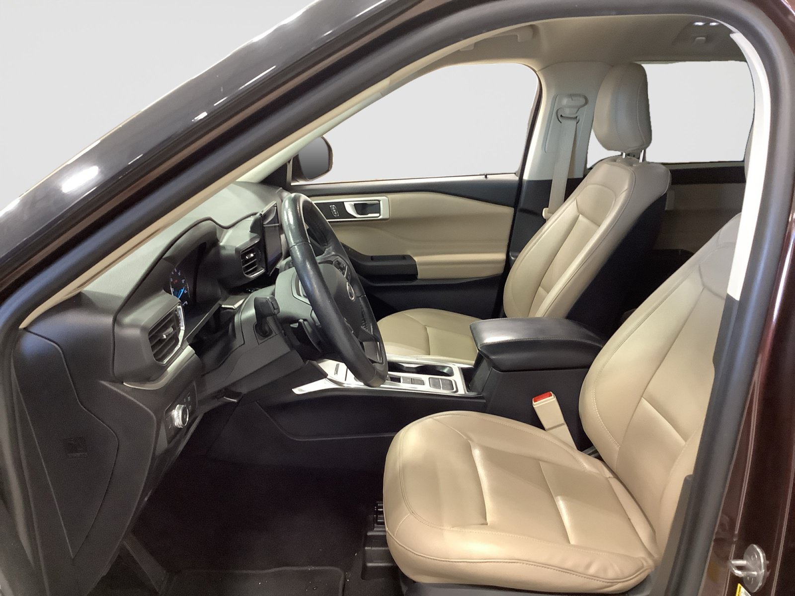 Certified 2020 Ford Explorer XLT w/ Equipment Group 202A RWD image 11