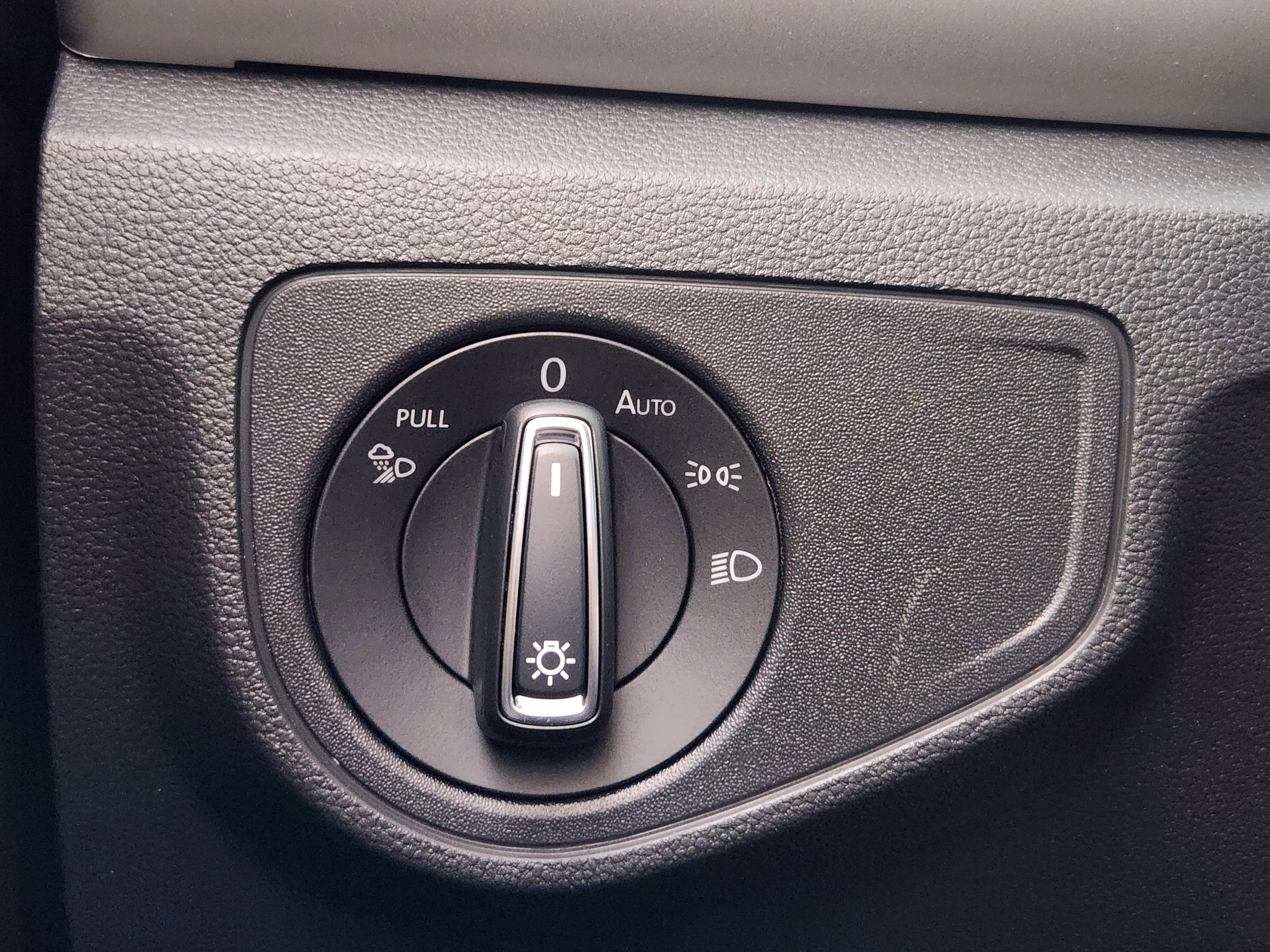 Used 2022 Volkswagen Atlas Cross Sport SE image 27