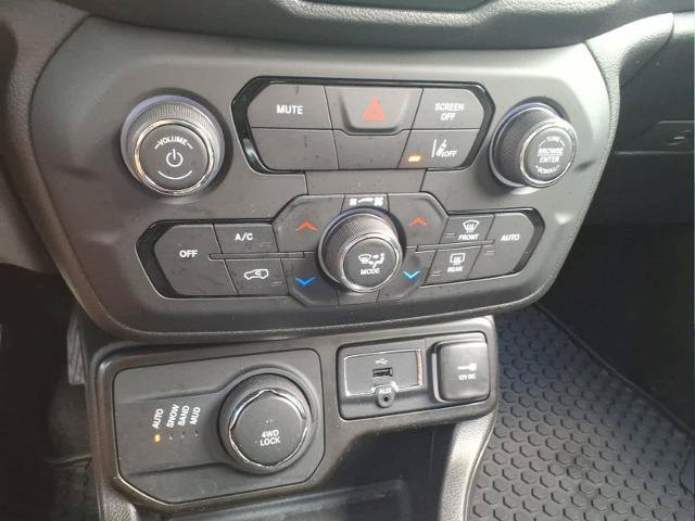 Used 2023 Jeep Renegade Limited AWD/4WD image 30