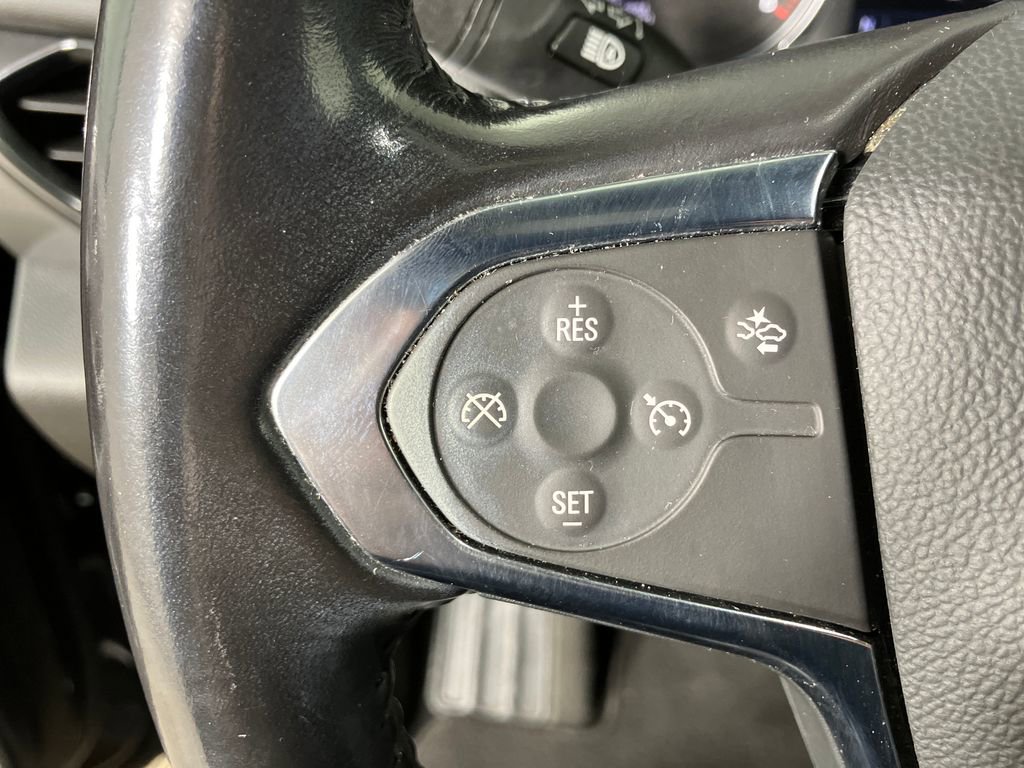 Used 2022 Chevrolet Traverse LT image 17