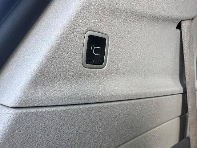 Used 2024 Chrysler Pacifica Touring-L FWD image 17
