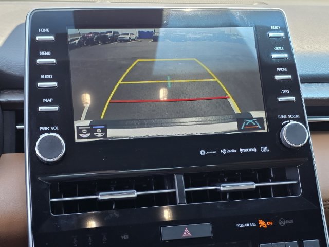 Used 2021 Toyota Avalon Limited FWD image 11