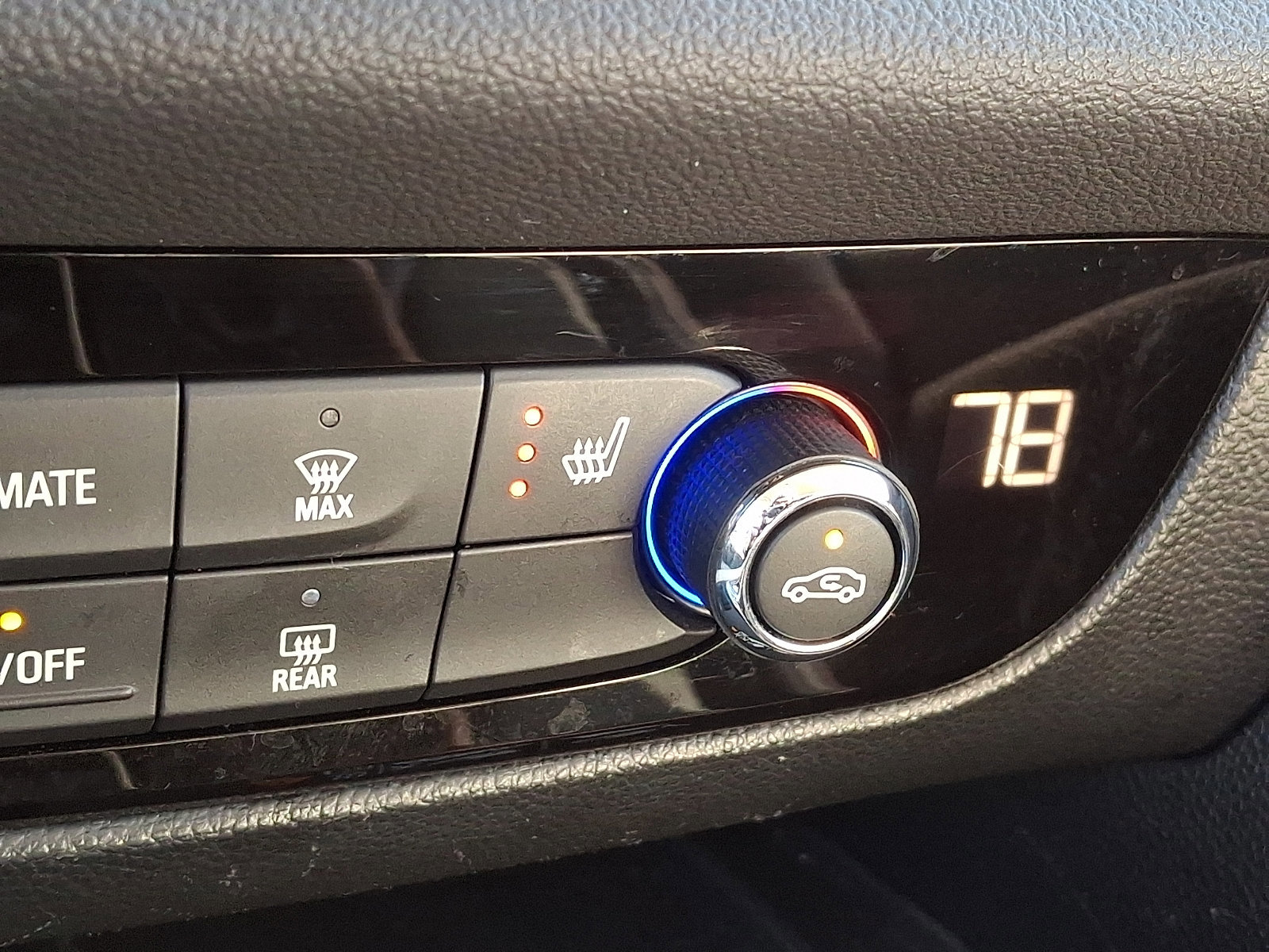 Used 2023 Buick Enclave Essence image 30