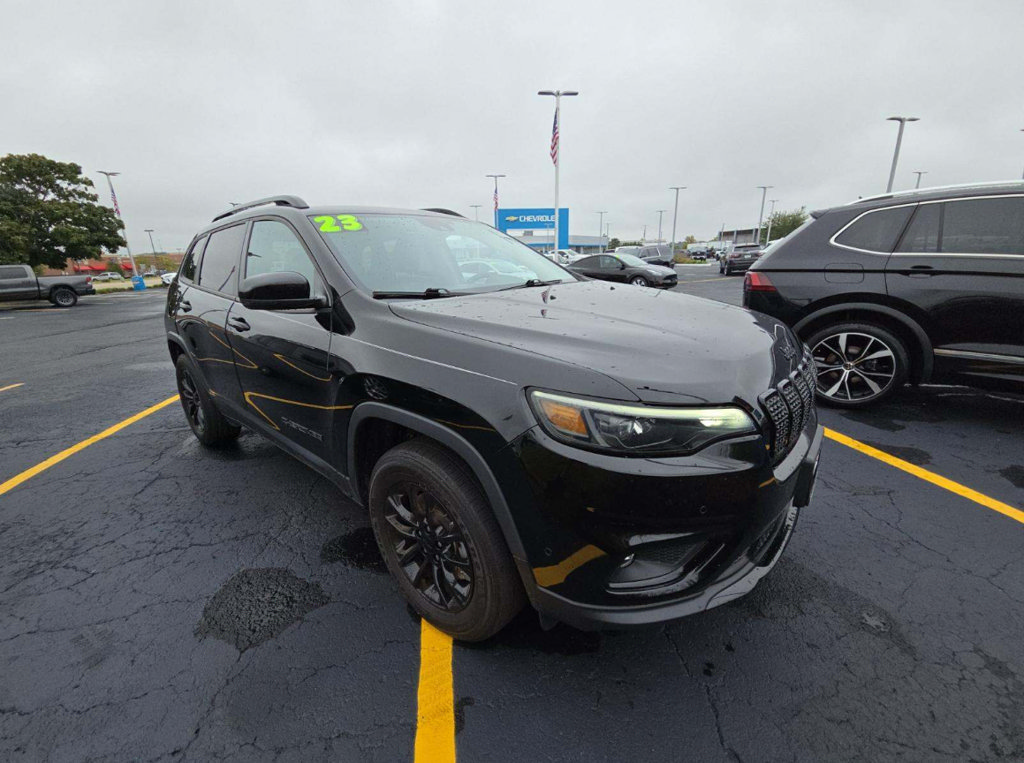 Used 2023 Jeep Cherokee Altitude Lux AWD/4WD image 1