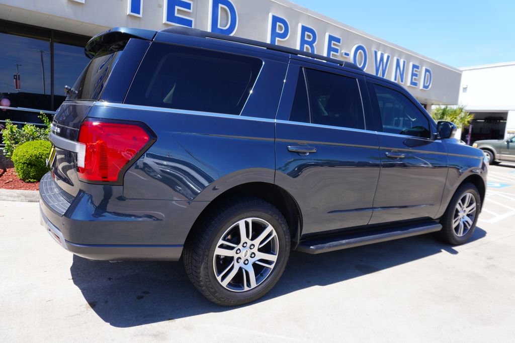 Certified 2024 Ford Expedition XLT RWD image 6