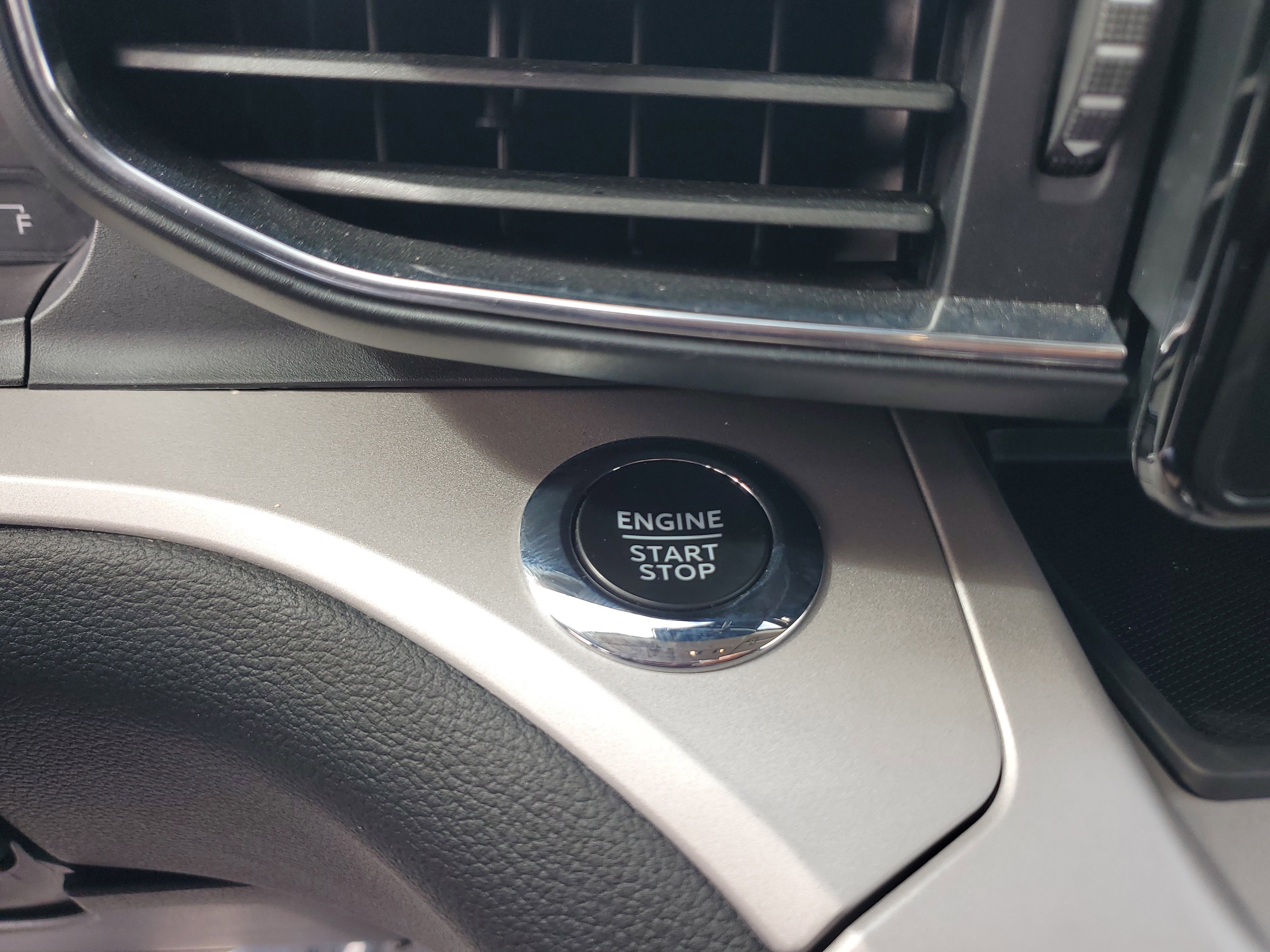 Certified 2024 Ford Explorer XLT w/ Equipment Group 202A image 25