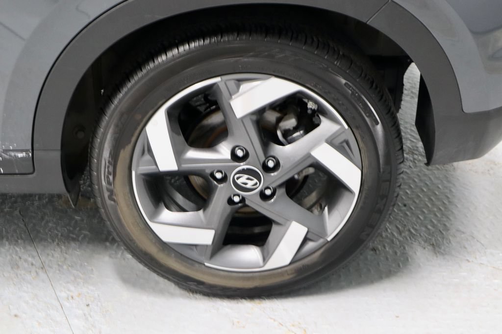 Used 2025 Hyundai Venue SEL FWD image 18