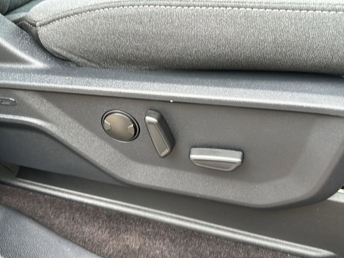 Certified 2022 Ford F150 XLT w/ Equipment Group 302A High image 92