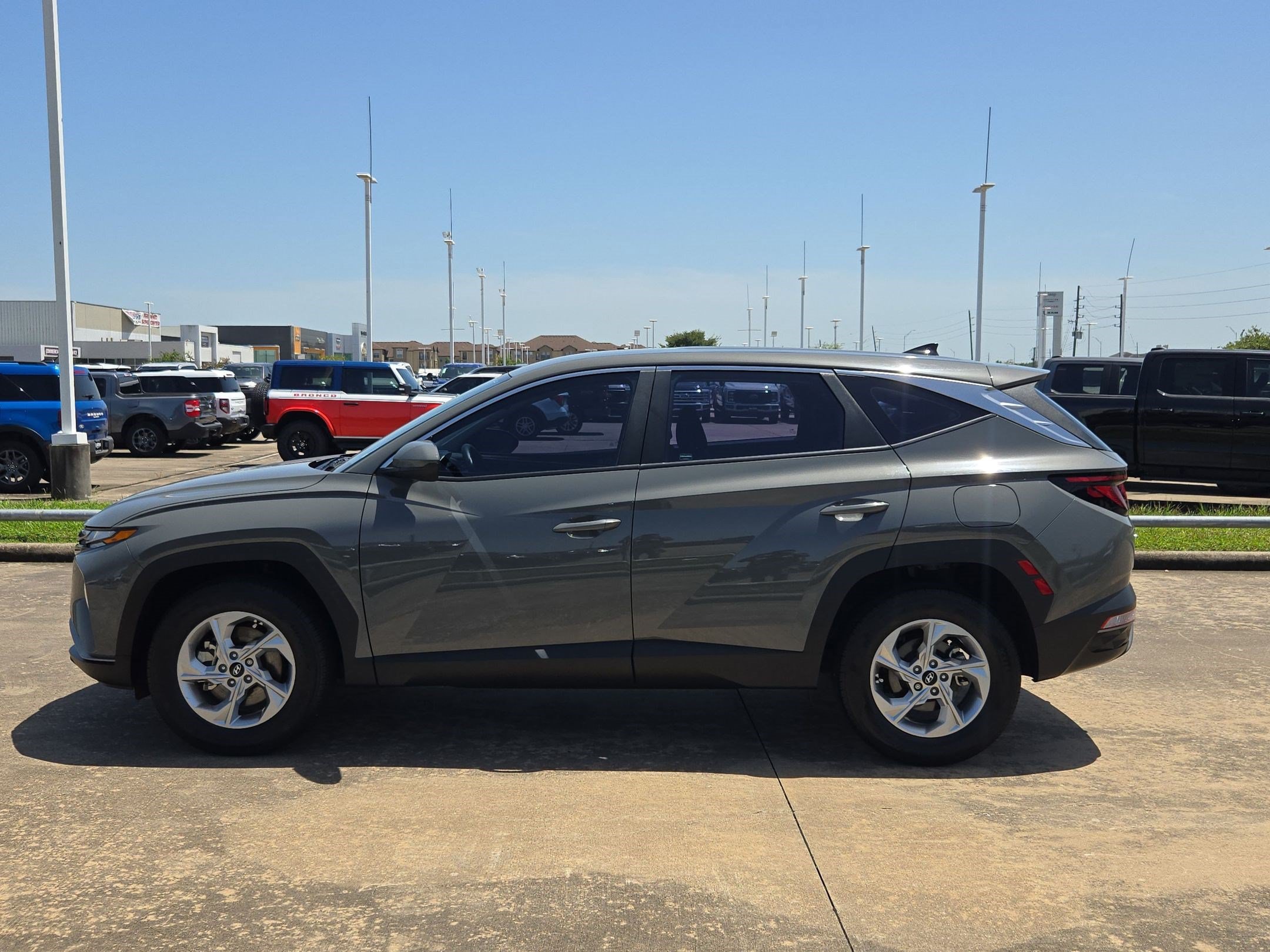 Used 2024 Hyundai Tucson SE AWD/4WD image 3