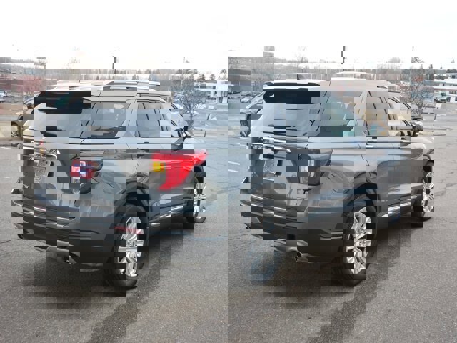 Certified 2022 Ford Explorer Limited w/ Hybrid Equipment Group 310A image 3