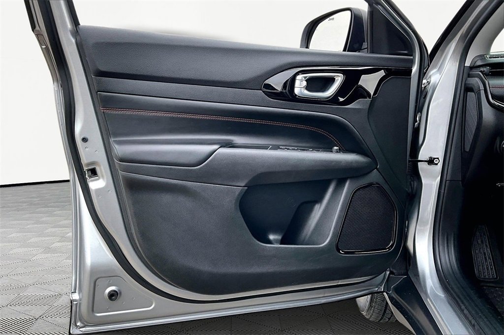 Used 2022 Jeep Compass Trailhawk w/ Trailhawk Convenience Group image 23