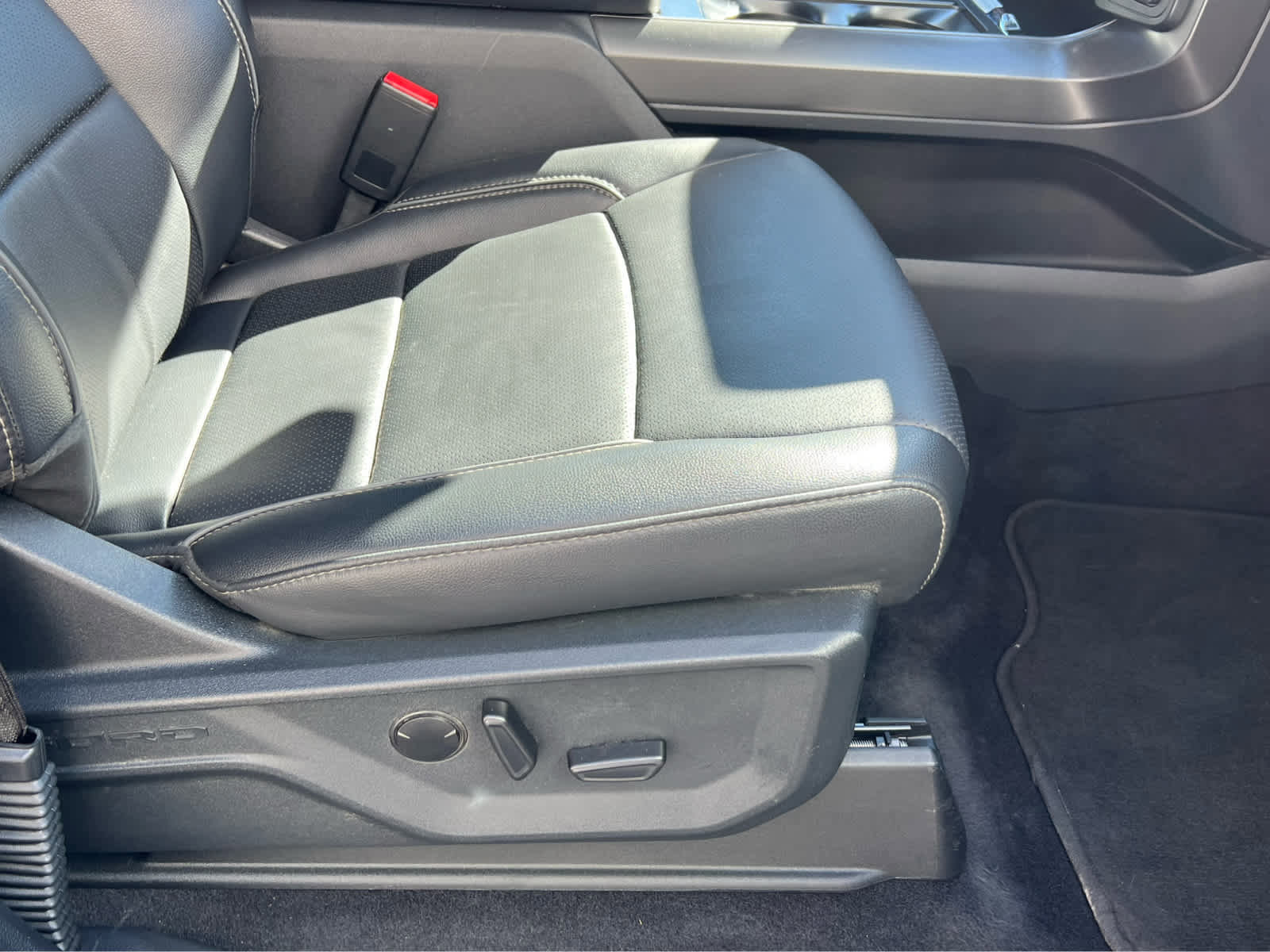 Certified 2025 Ford F150 Lariat image 19