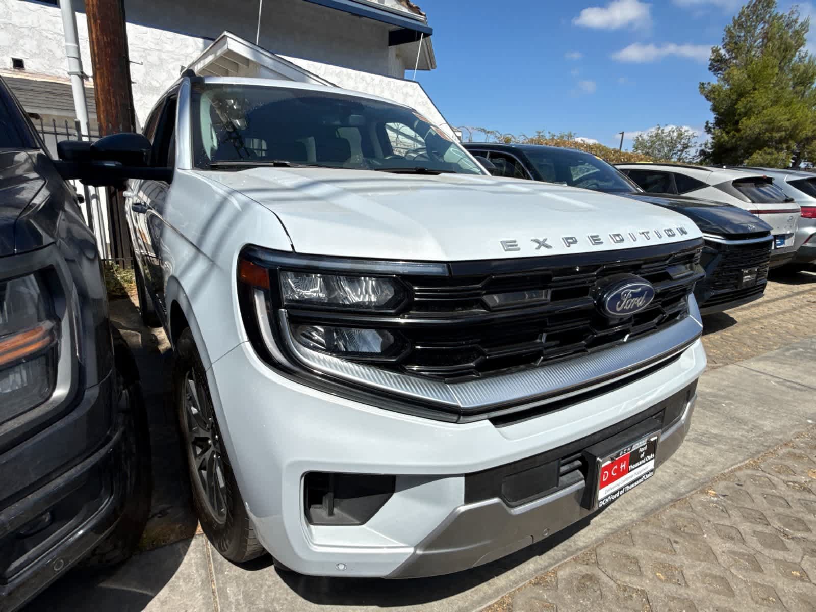 Certified 2025 Ford Expedition Platinum AWD/4WD image 3