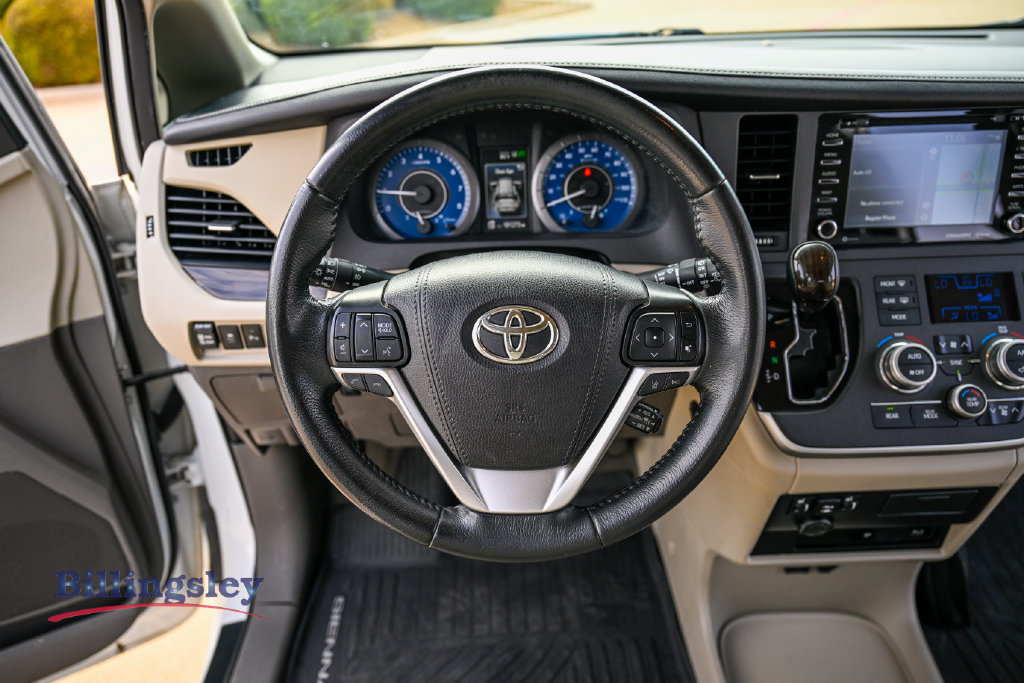 Used 2020 Toyota Sienna XLE Premium FWD image 12