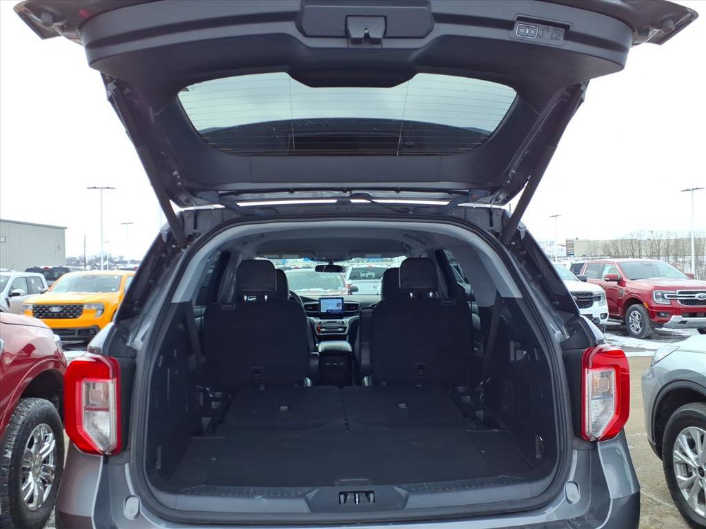 Certified 2022 Ford Explorer XLT w/ Equipment Group 202A image 12