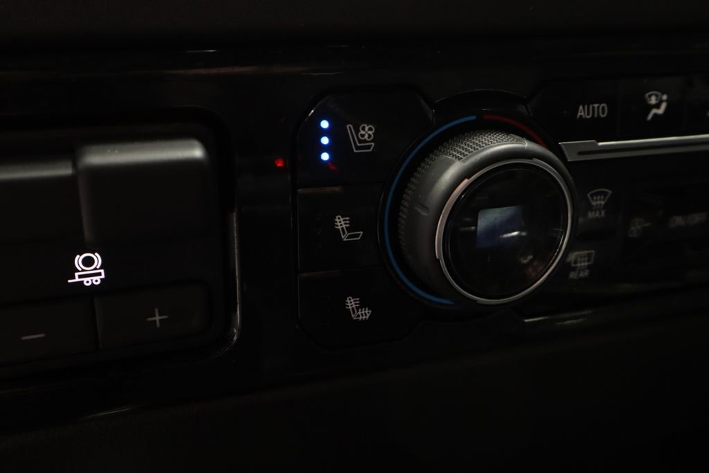 Used 2022 Chevrolet Silverado 1500 High Country w/ High Country Premium Package AWD/4WD image 4