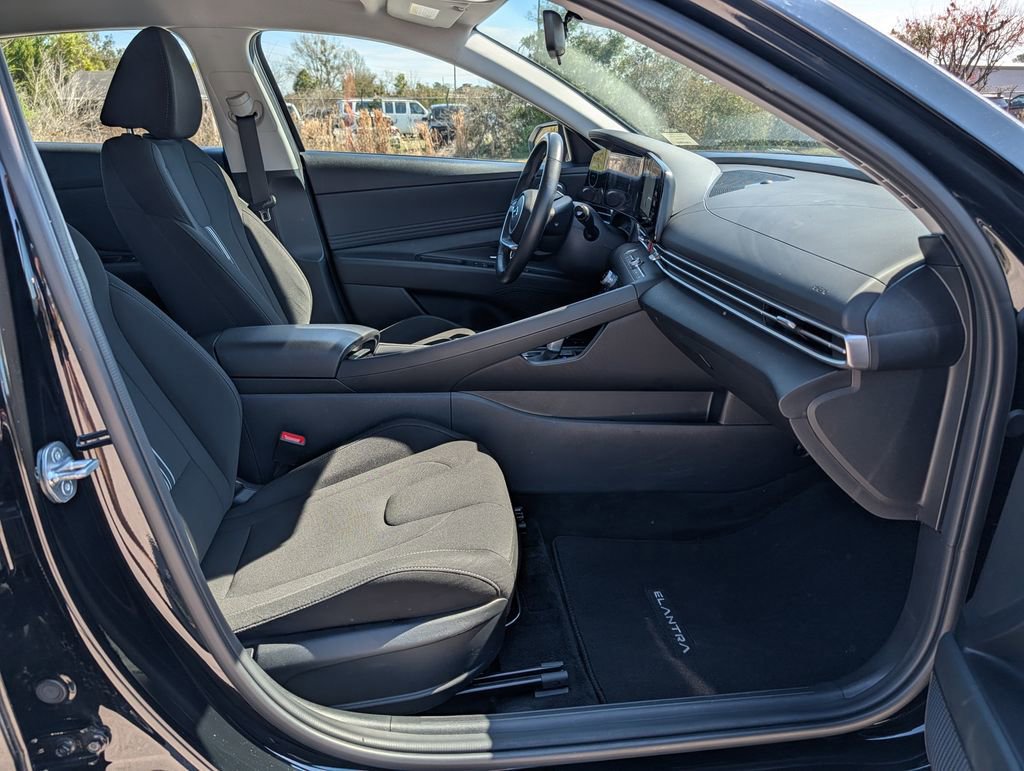 Used 2023 Hyundai Elantra SEL w/ Convenience Package image 22