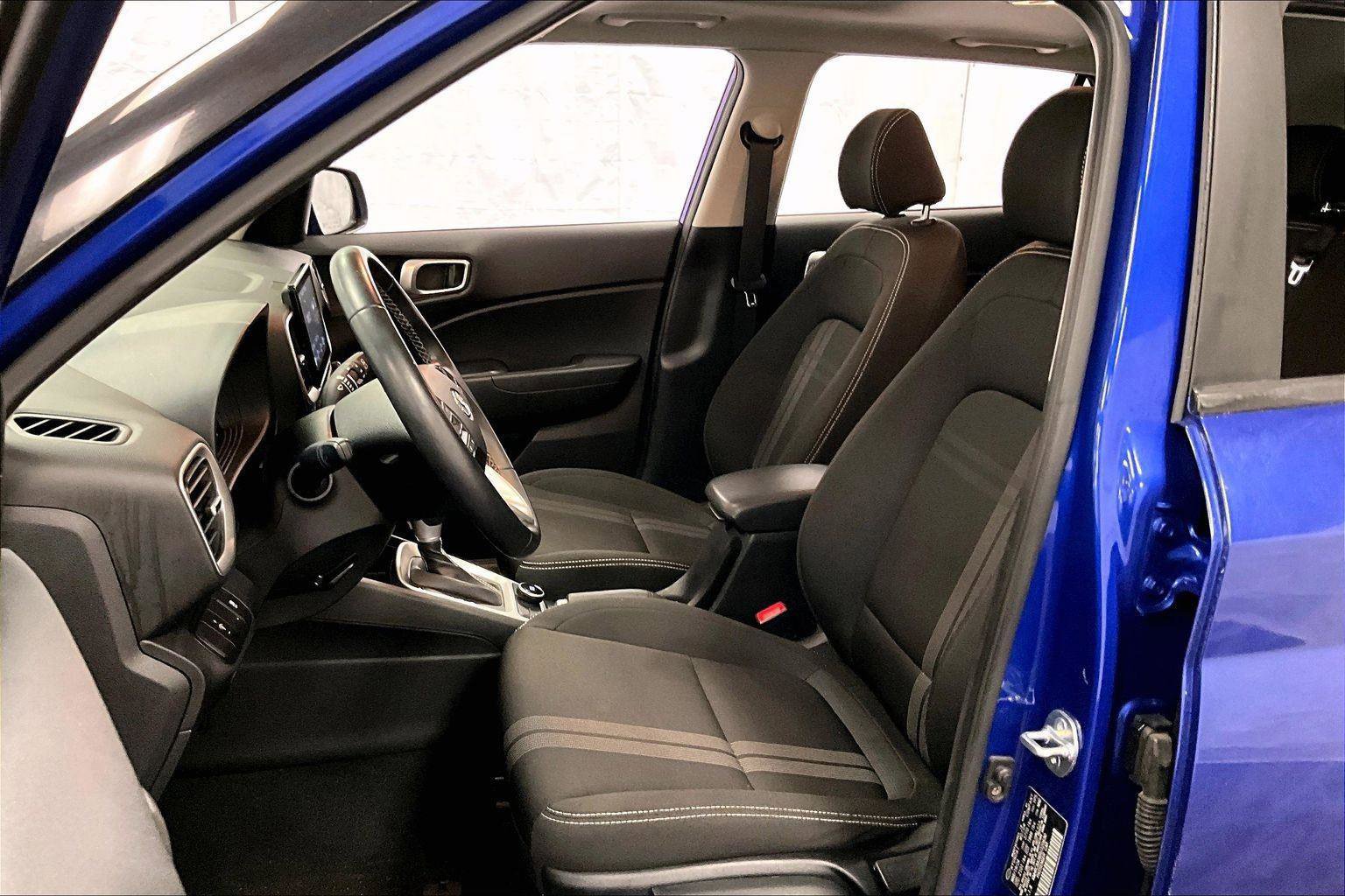 Used 2024 Hyundai Venue SEL image 24