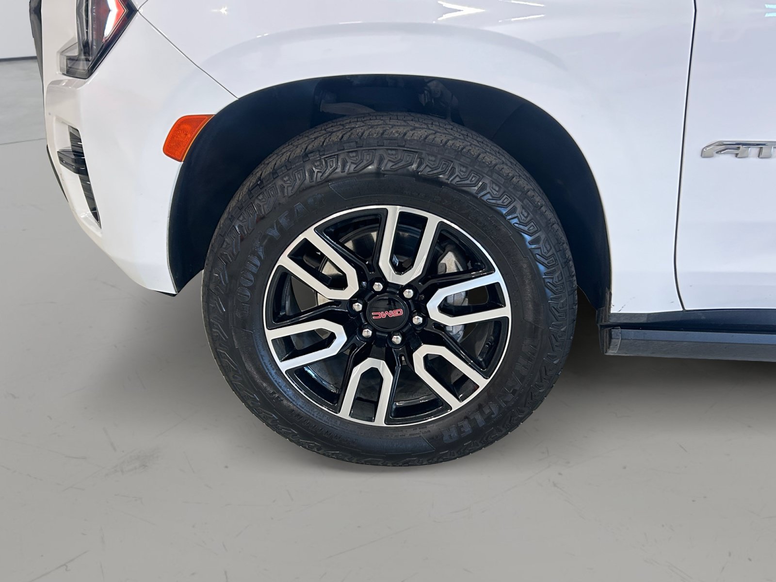 Used 2024 GMC Yukon AT4 w/ Max Trailering Package AWD/4WD image 9