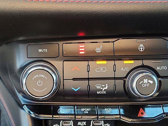 Used 2025 Dodge Durango GT RWD image 16