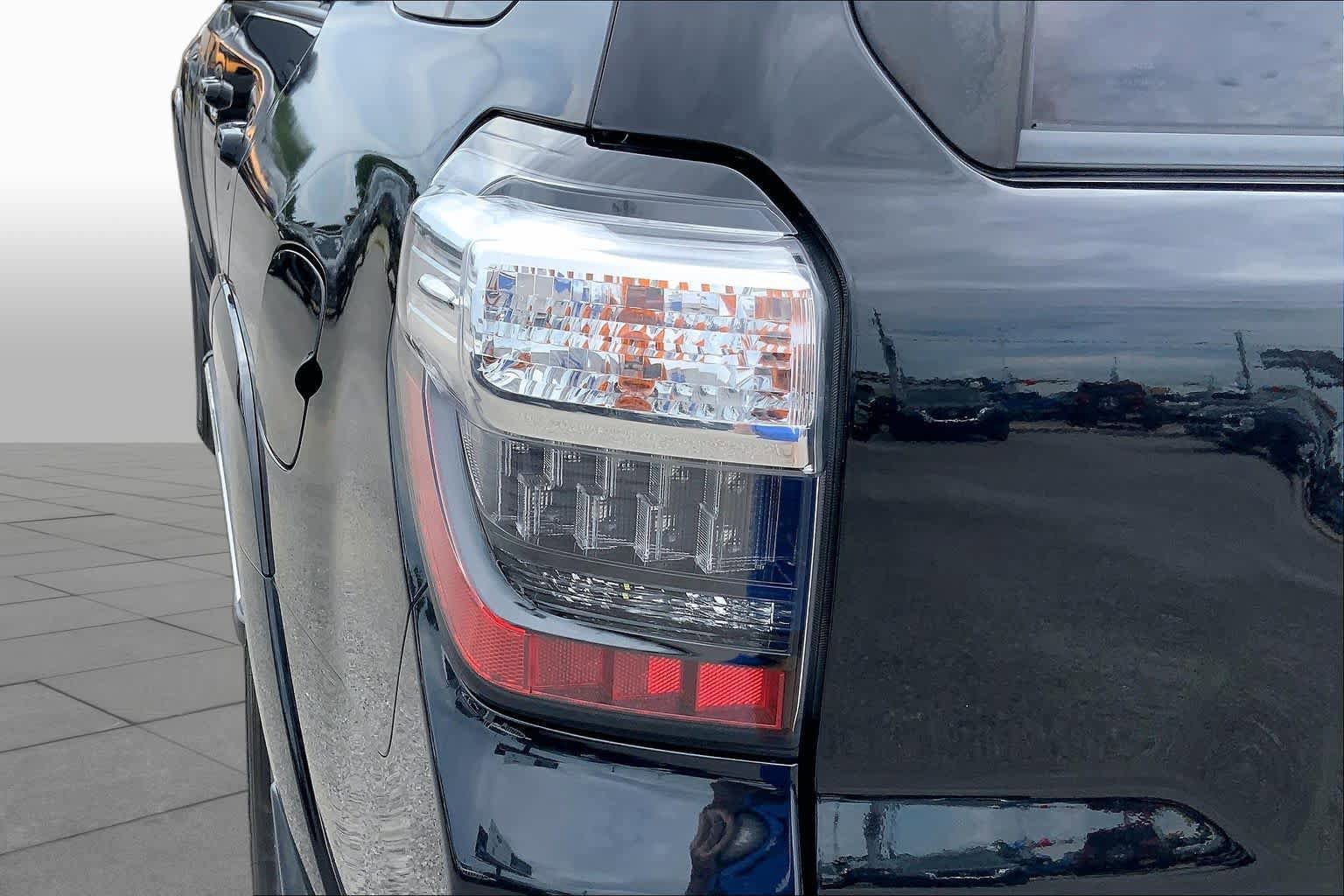 Used 2019 Toyota 4Runner SR5 AWD/4WD image 28